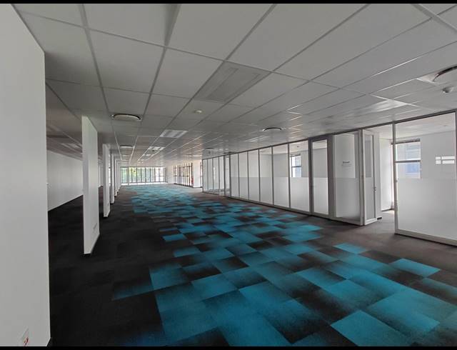 1,005M² OFFICE TO LET IN BRYANSTON